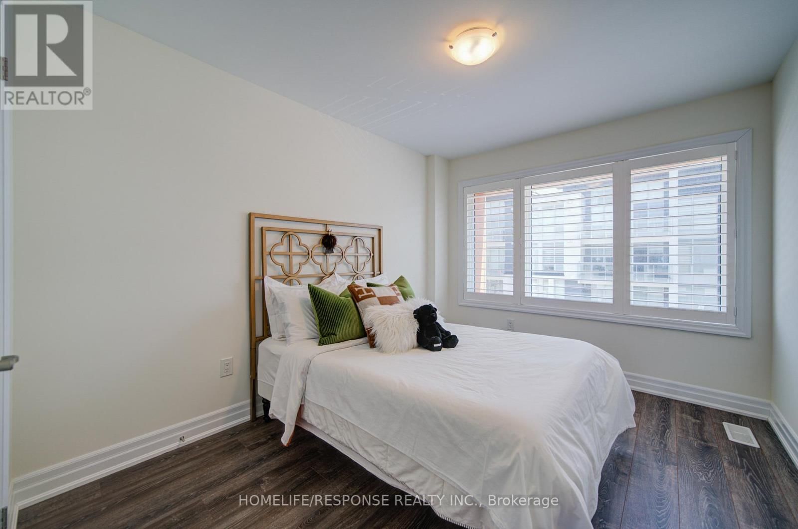 31 - 3023 CREEKSHORE COMMON Image 37