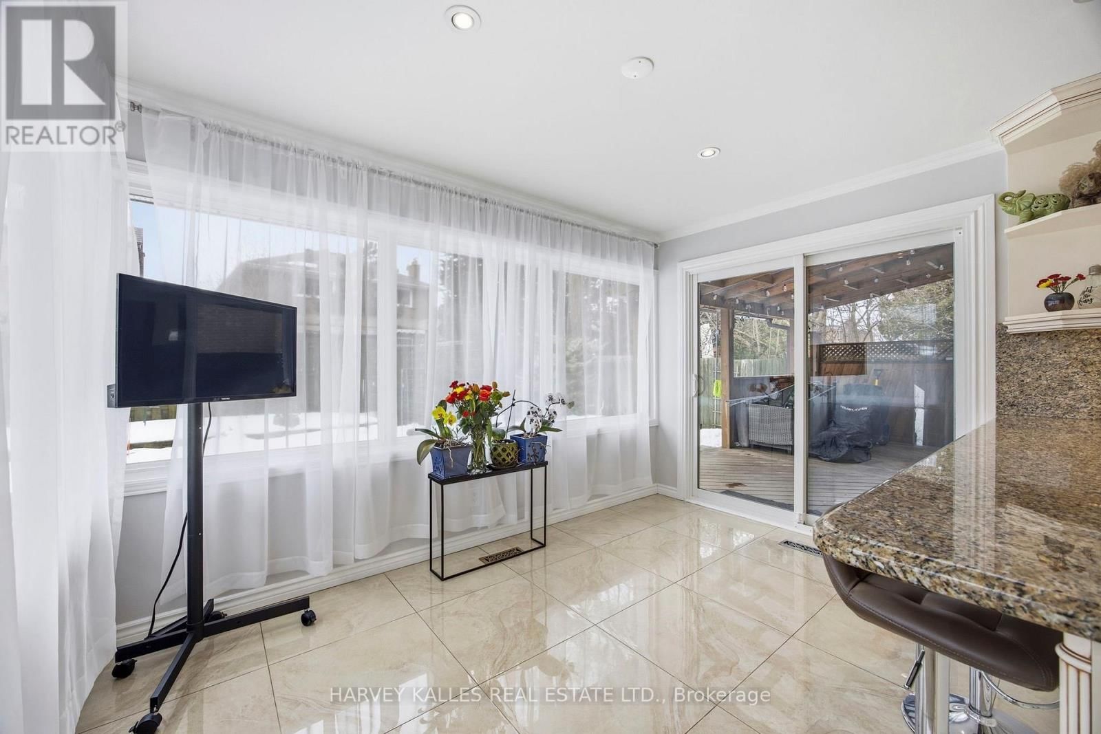 682 WILLOWBANK TRAIL Image 12