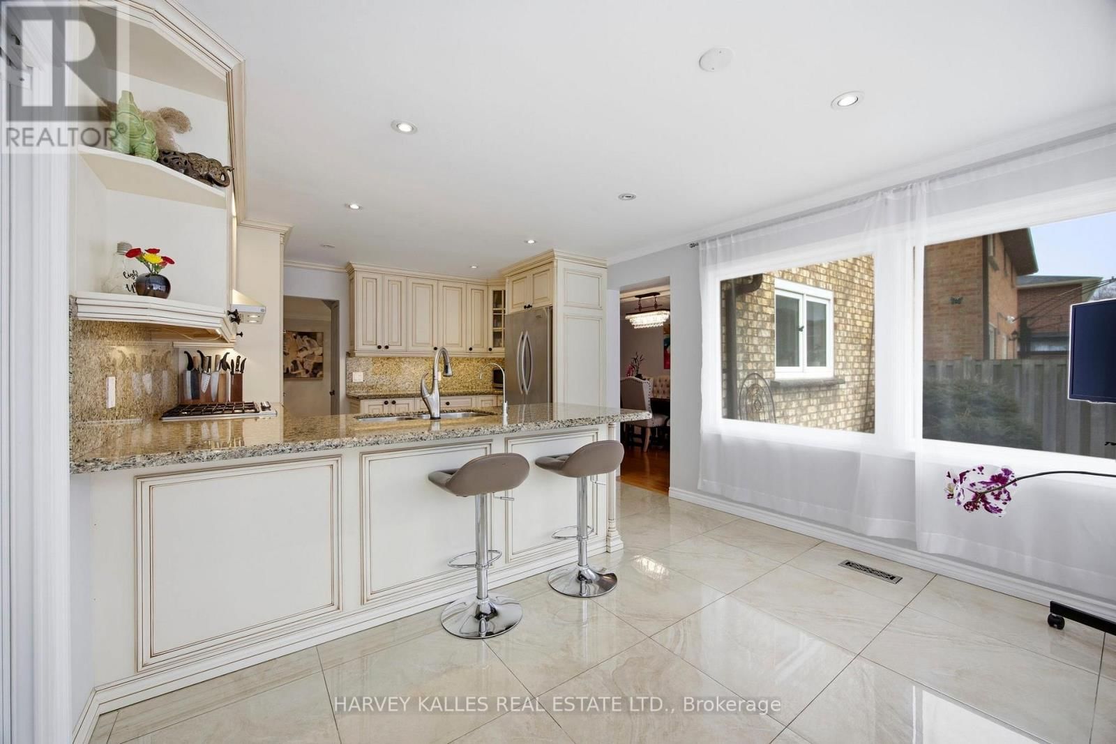 682 WILLOWBANK TRAIL Image 14