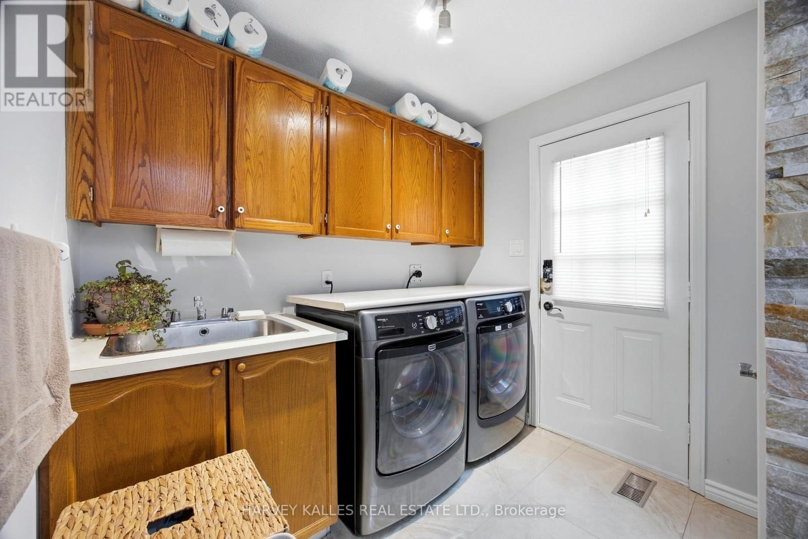 682 WILLOWBANK TRAIL Image 16