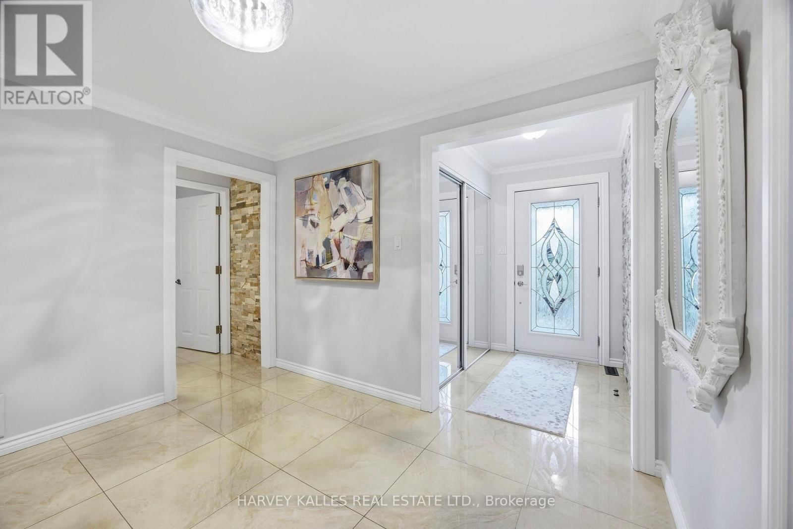 682 WILLOWBANK TRAIL Image 2