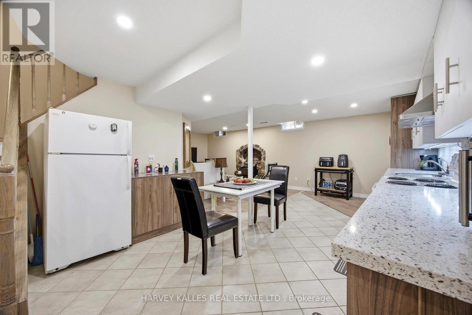 682 WILLOWBANK TRAIL Image 32