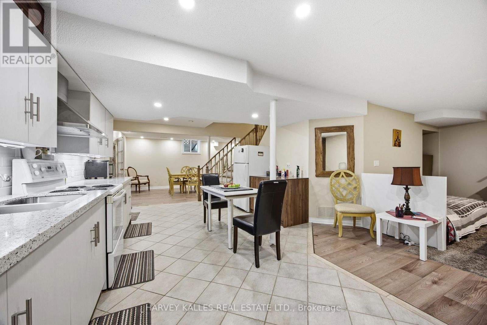 682 WILLOWBANK TRAIL Image 33