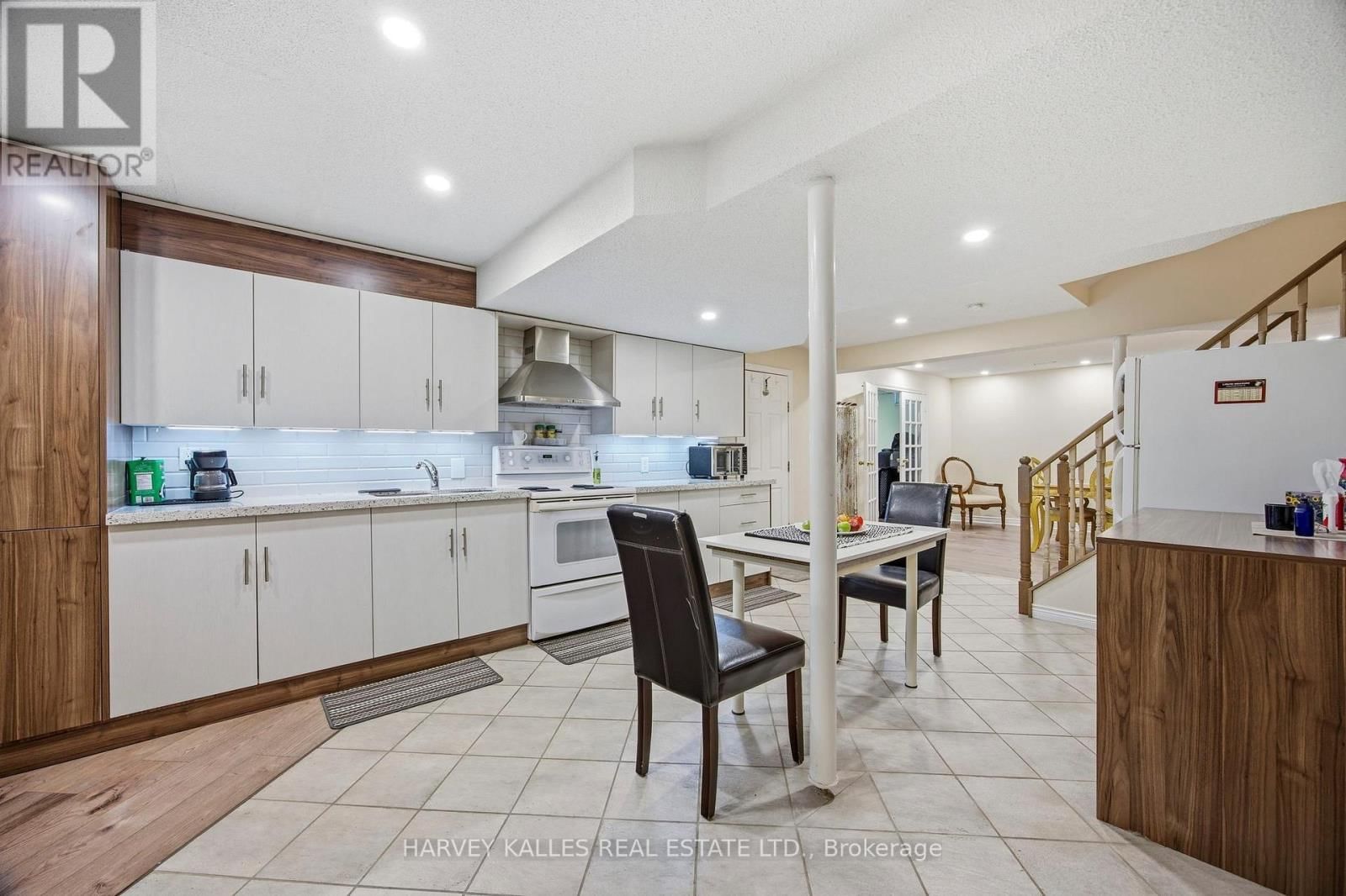 682 WILLOWBANK TRAIL Image 34