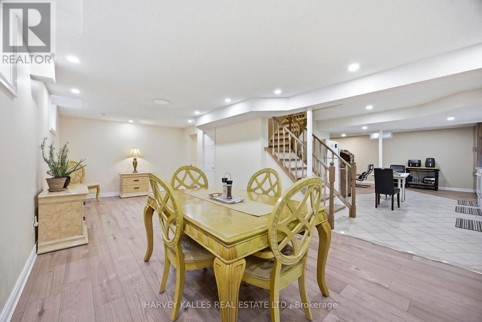 682 WILLOWBANK TRAIL Image 38