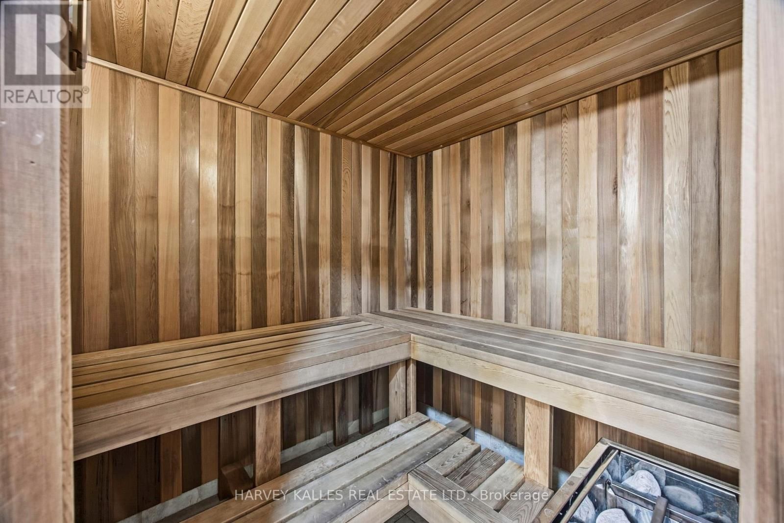 682 WILLOWBANK TRAIL Image 39