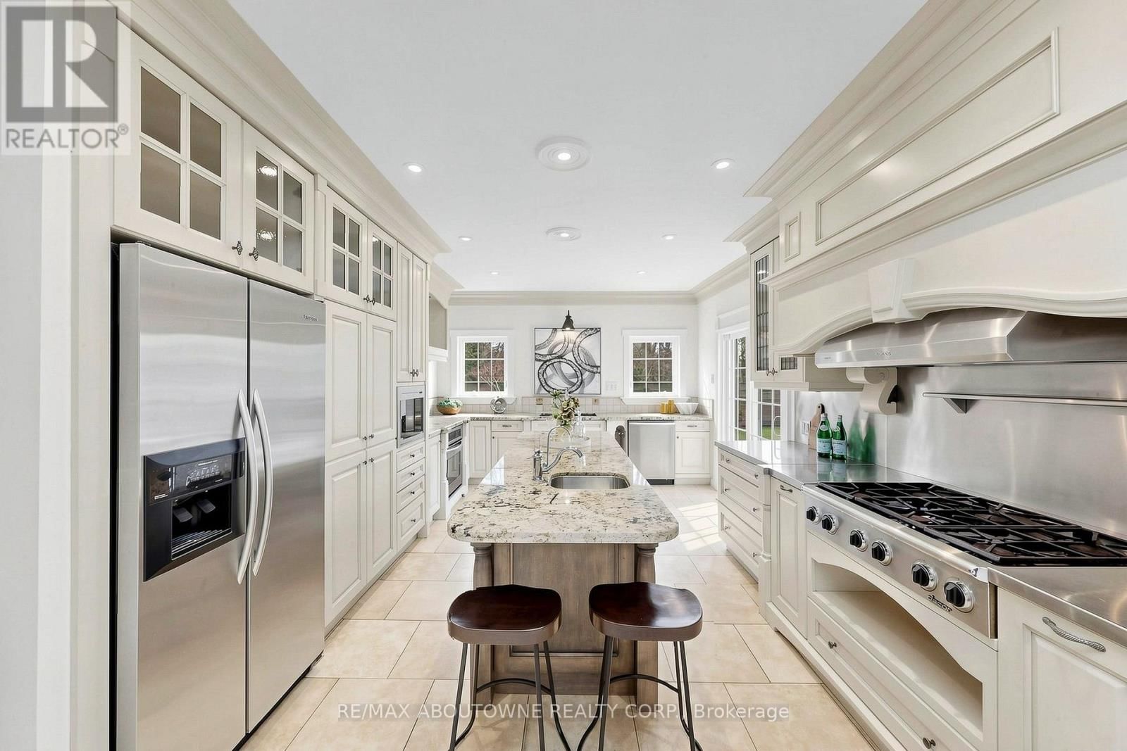 1316 CAMBRIDGE DRIVE Image 11