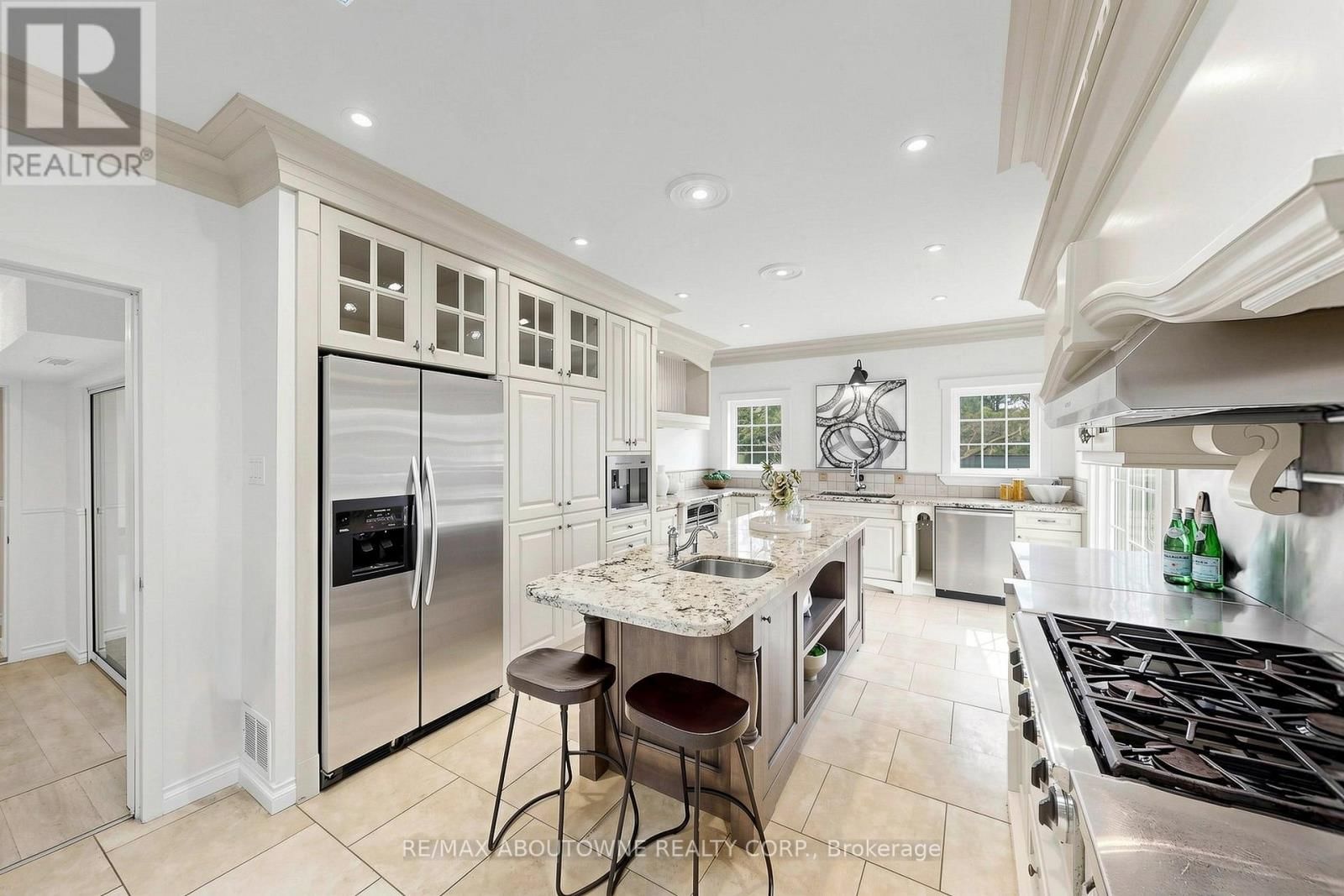 1316 CAMBRIDGE DRIVE Image 13