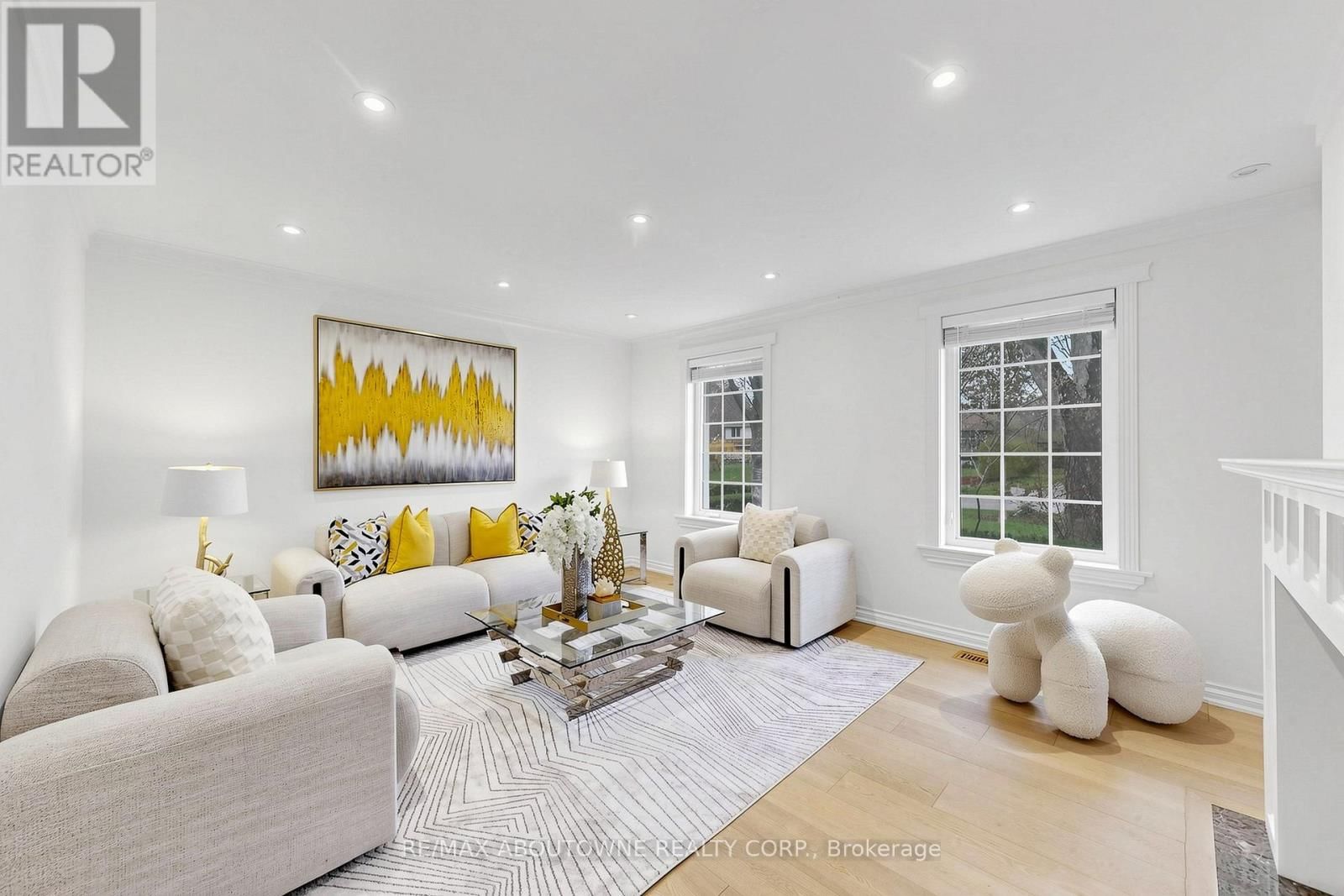 1316 CAMBRIDGE DRIVE Image 15