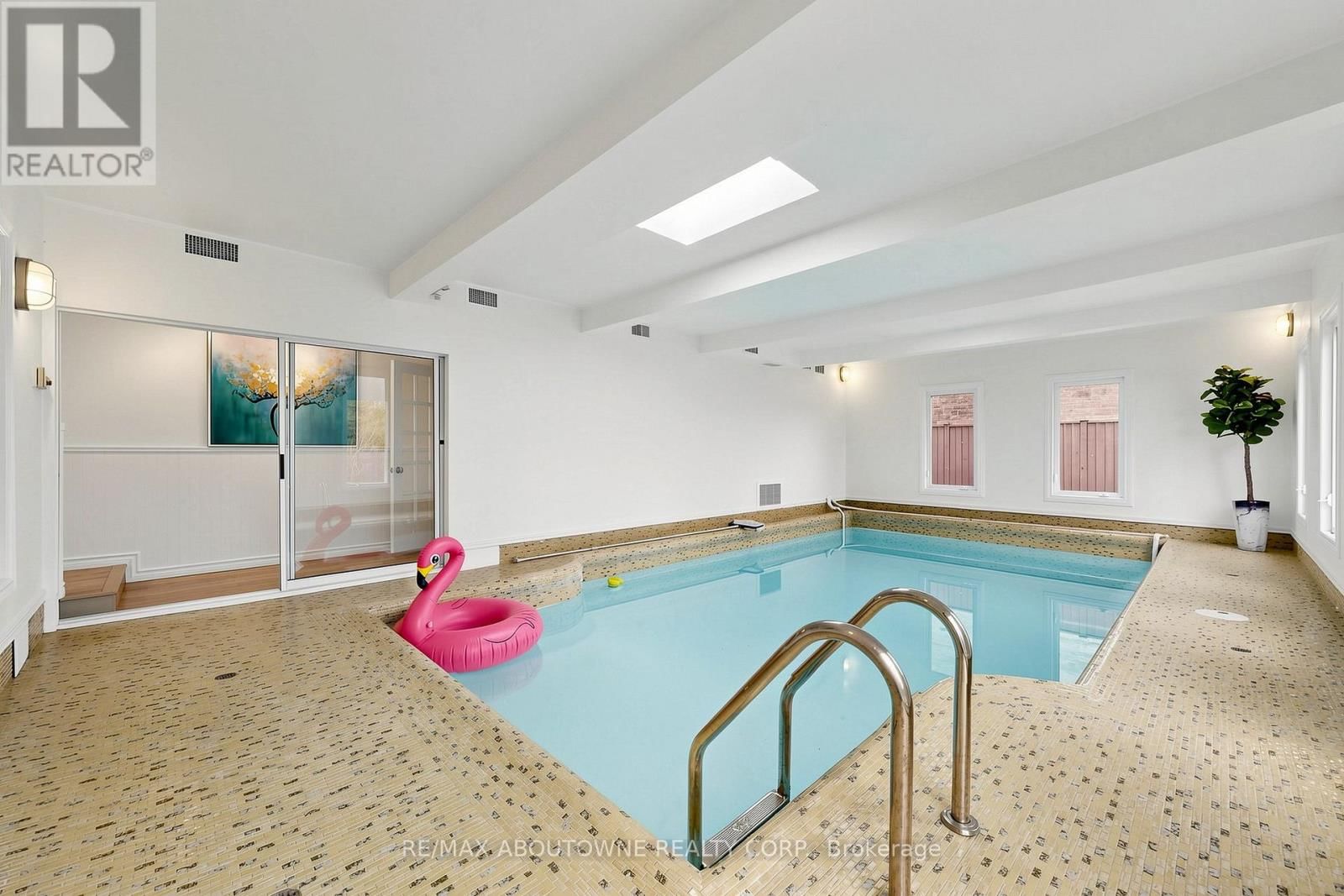 1316 CAMBRIDGE DRIVE Image 17