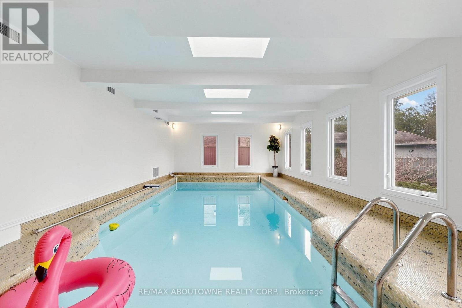 1316 CAMBRIDGE DRIVE Image 19