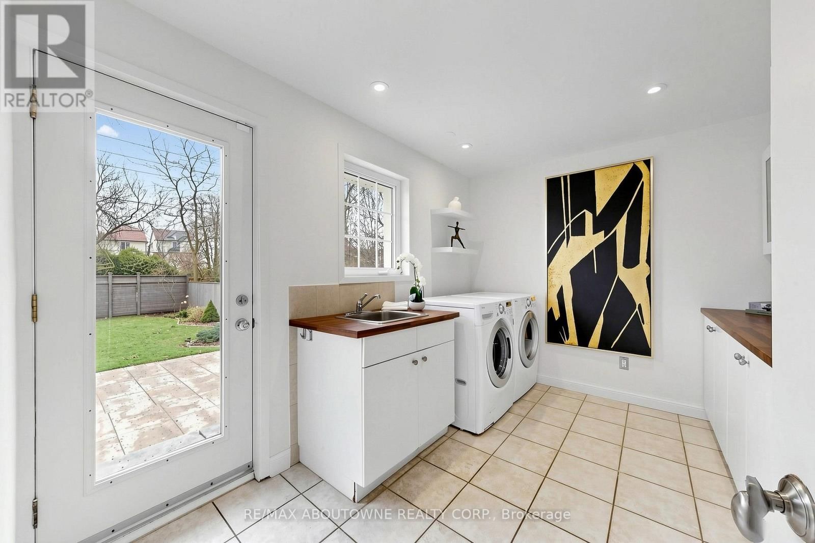 1316 CAMBRIDGE DRIVE Image 21