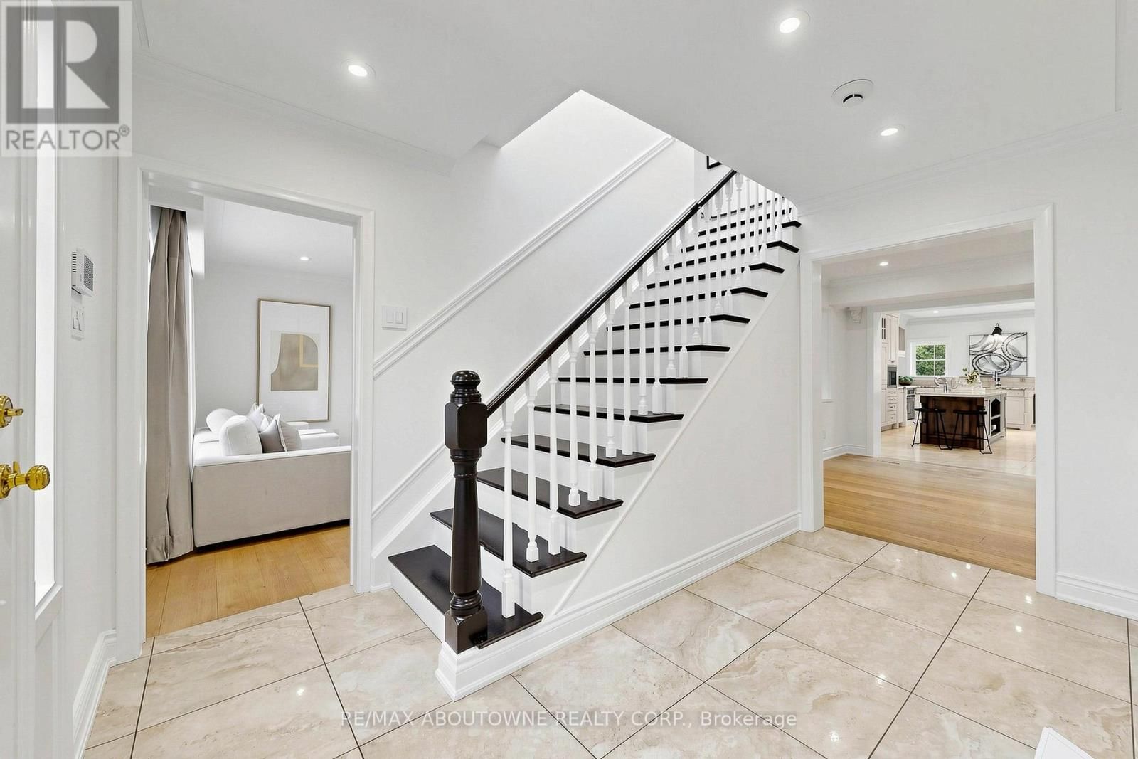 1316 CAMBRIDGE DRIVE Image 22