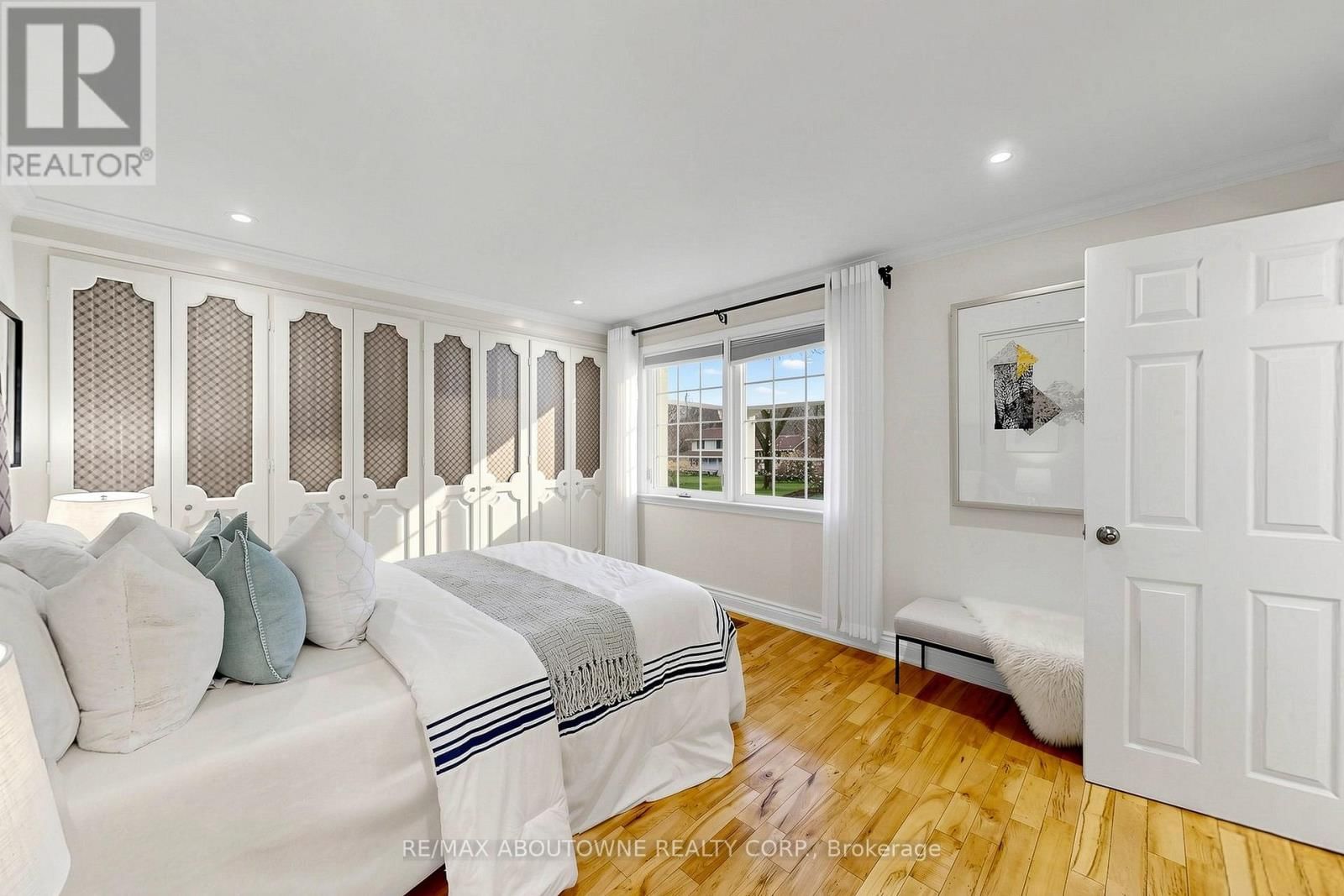 1316 CAMBRIDGE DRIVE Image 23