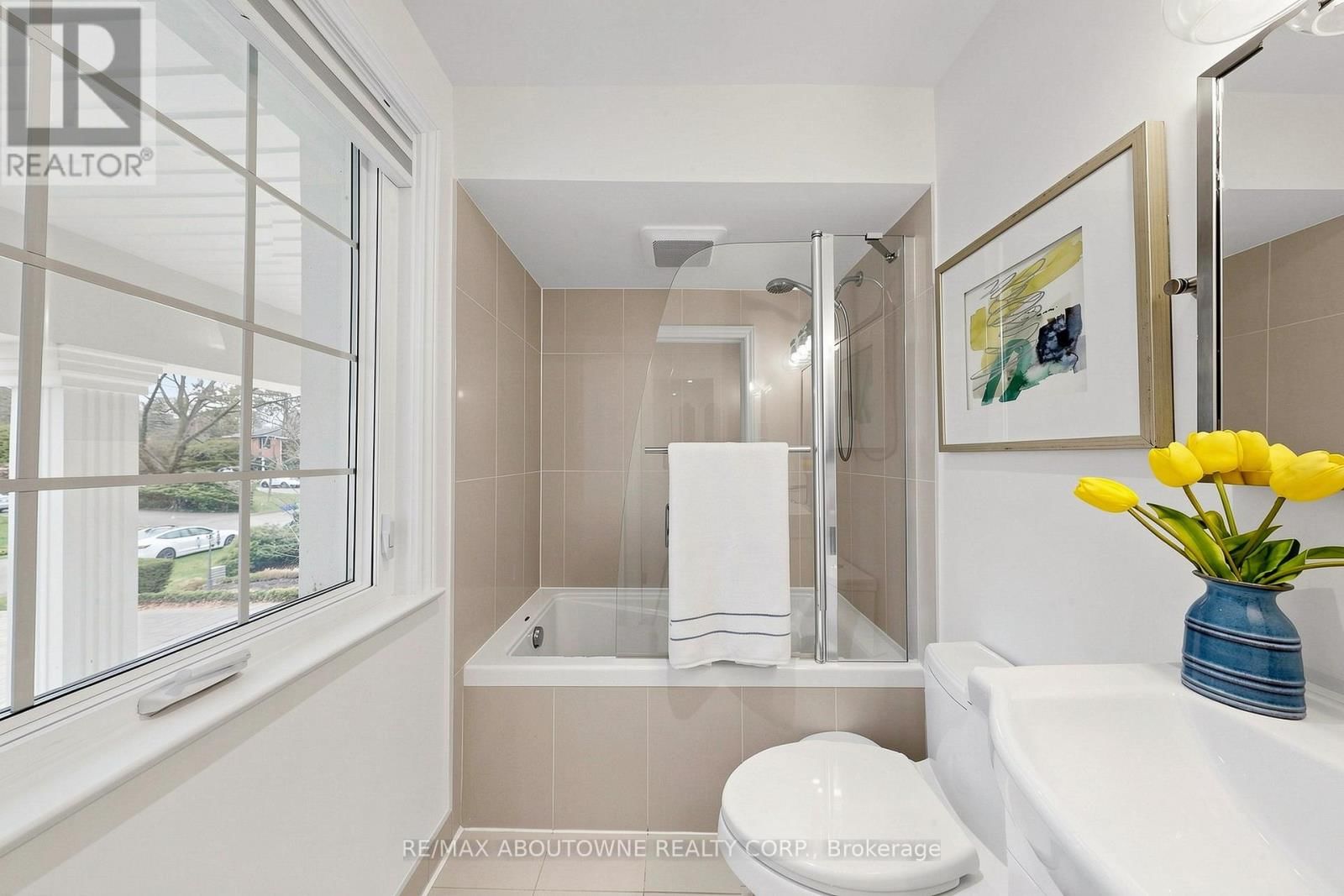 1316 CAMBRIDGE DRIVE Image 24