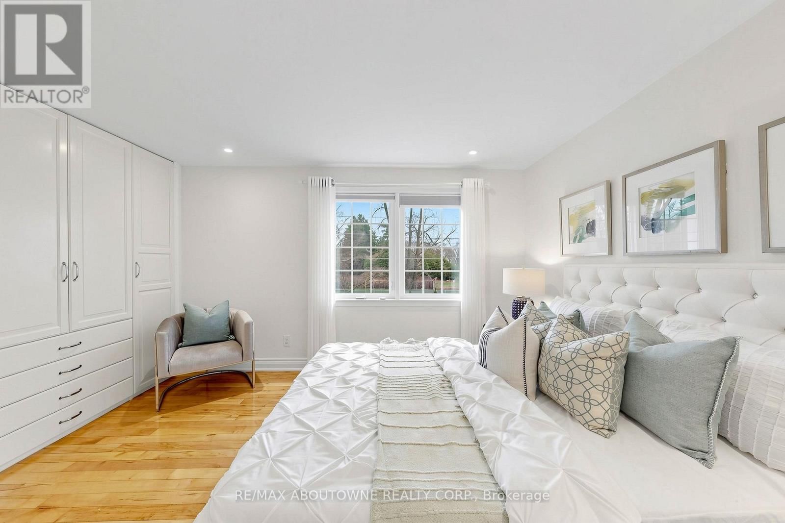 1316 CAMBRIDGE DRIVE Image 26