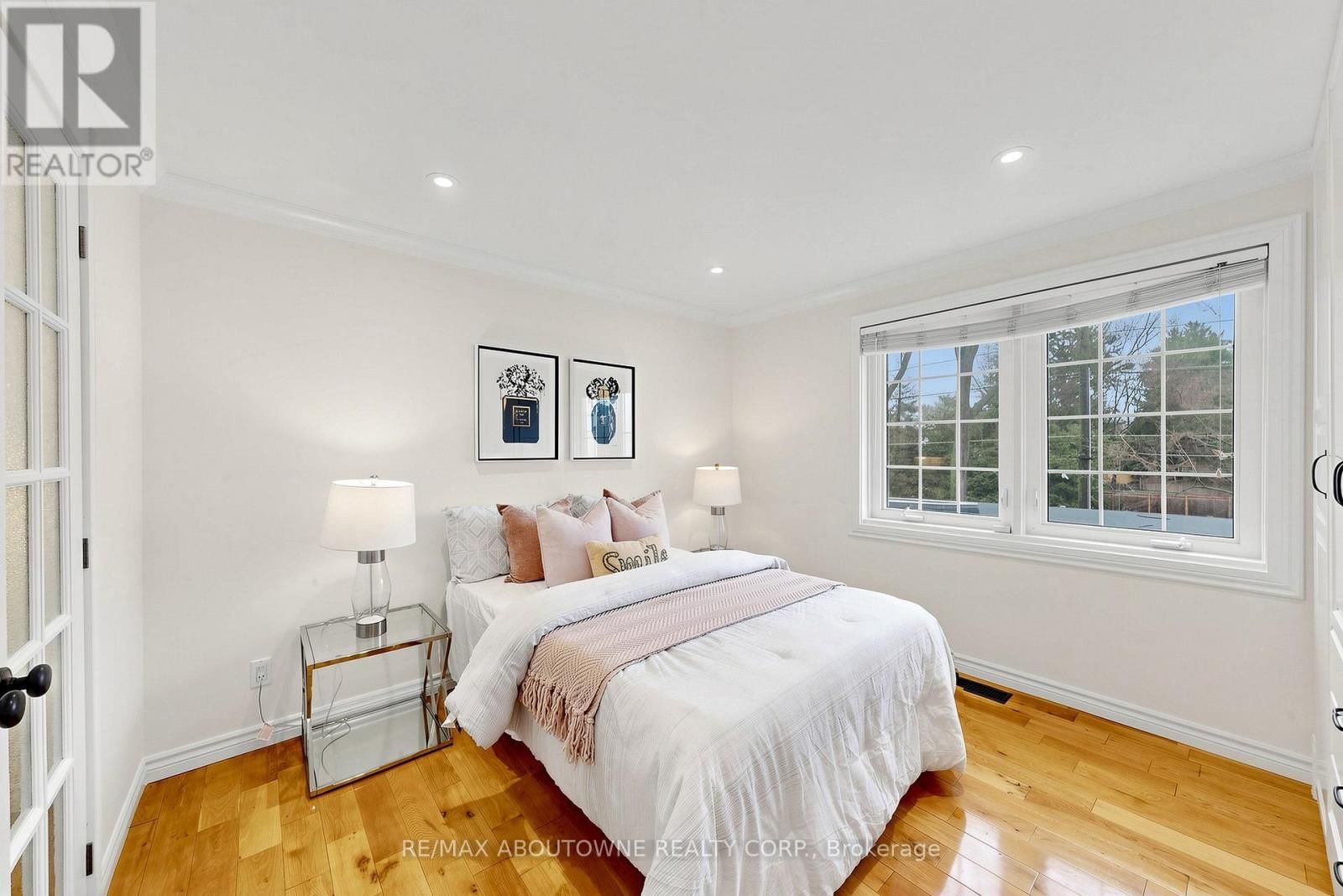 1316 CAMBRIDGE DRIVE Image 27