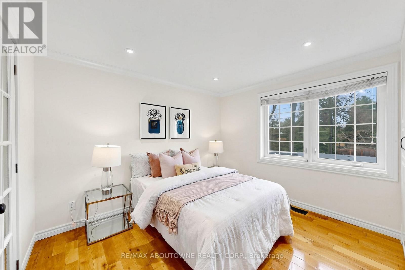 1316 CAMBRIDGE DRIVE Image 29