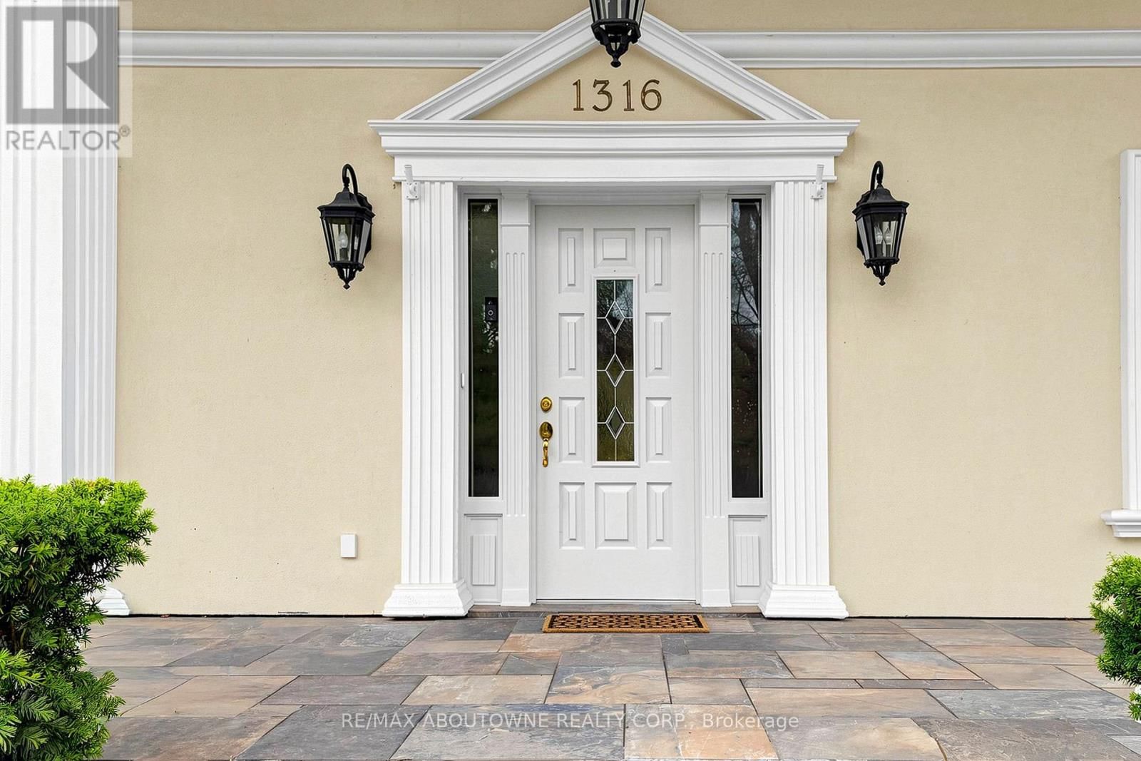 1316 CAMBRIDGE DRIVE Image 3