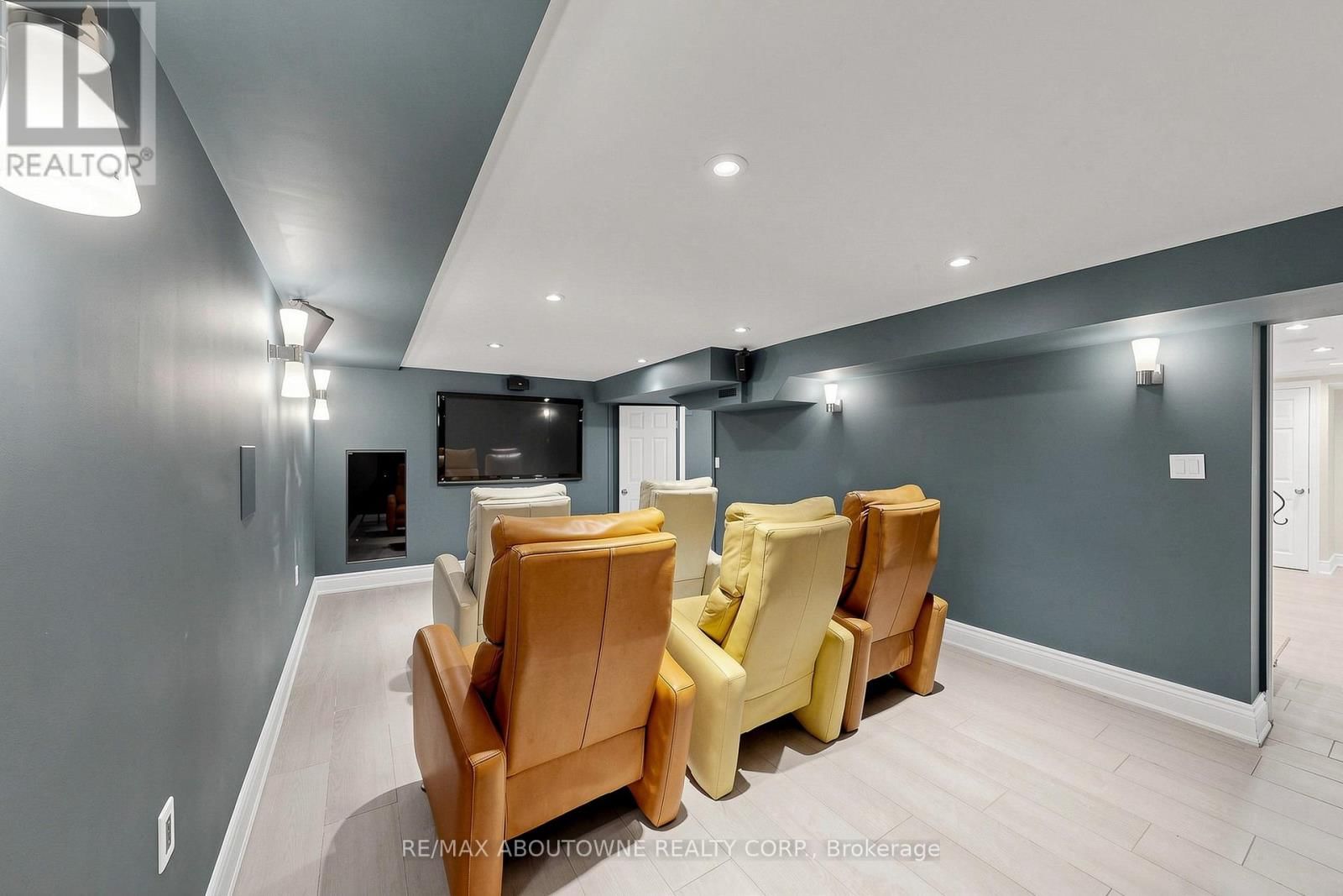 1316 CAMBRIDGE DRIVE Image 33