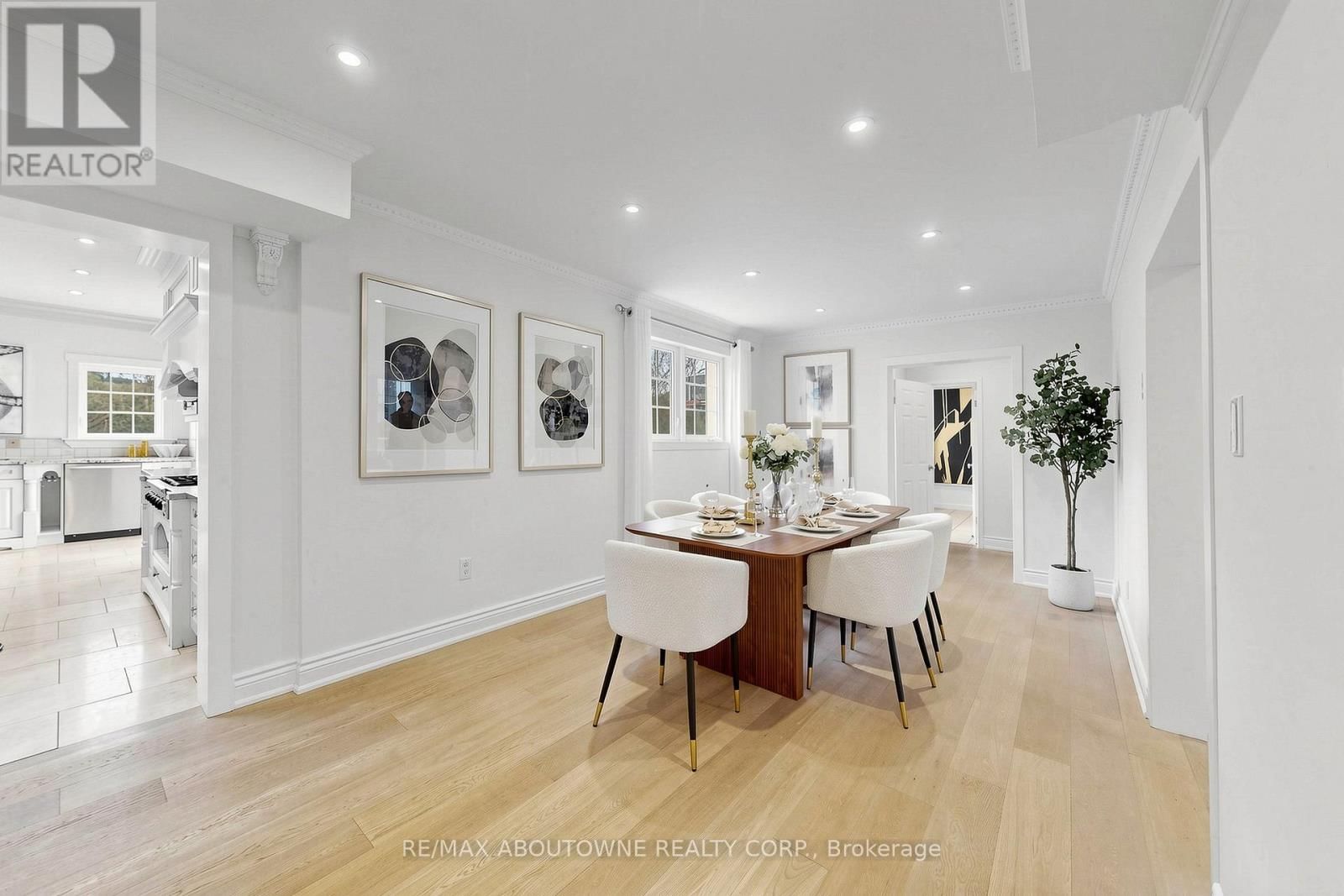 1316 CAMBRIDGE DRIVE Image 9