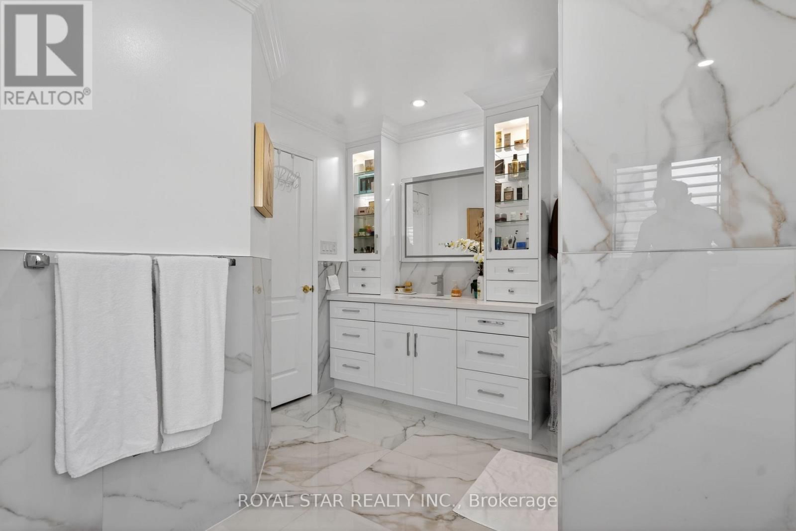 3841 EDGECLIFFE RUN Image 25