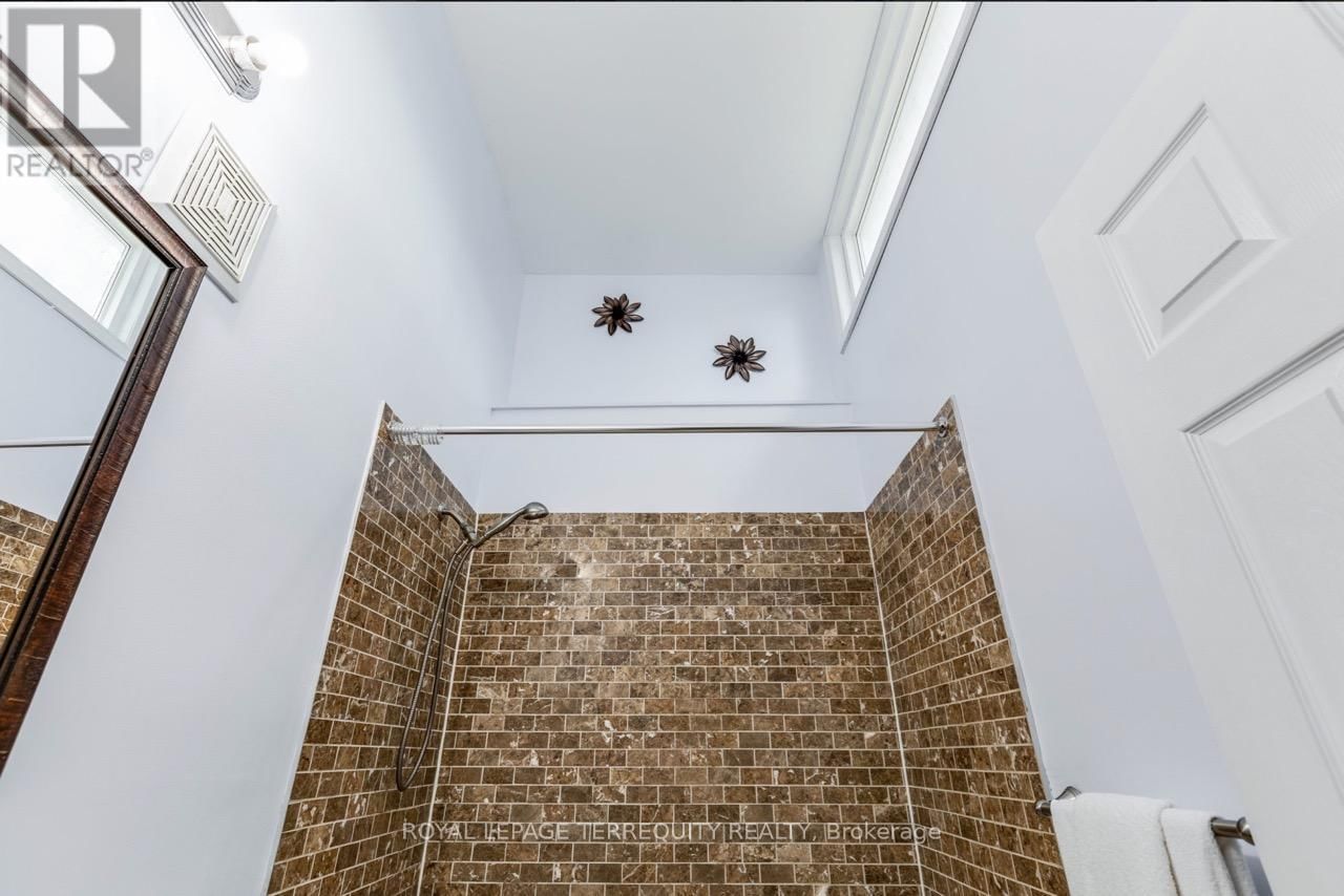 Upper - 26A SCARLETT ROAD Image 11