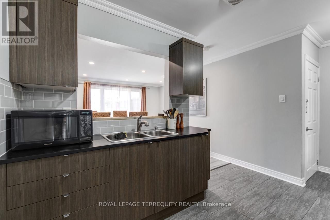 Upper - 26A SCARLETT ROAD Image 3