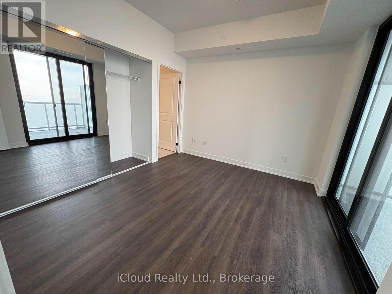 908 - 2075 LAKESHORE ROAD Image 11