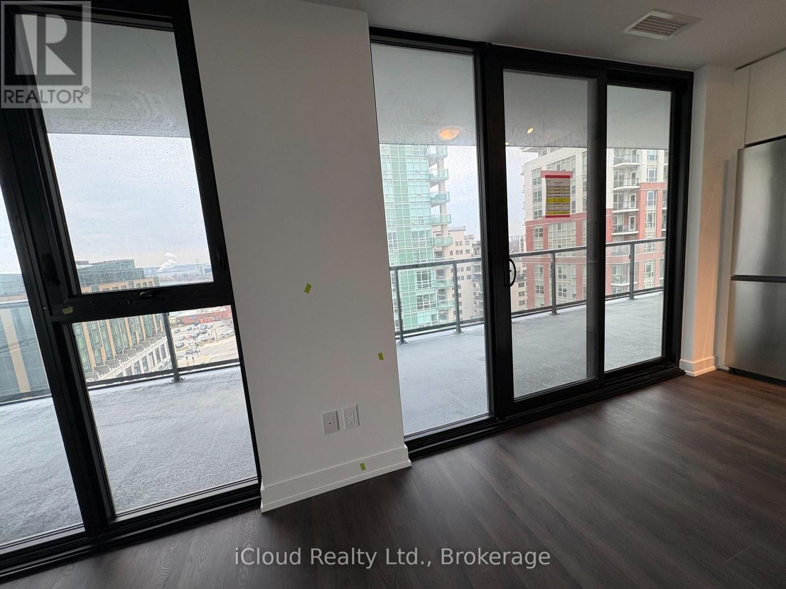 908 - 2075 LAKESHORE ROAD Image 7