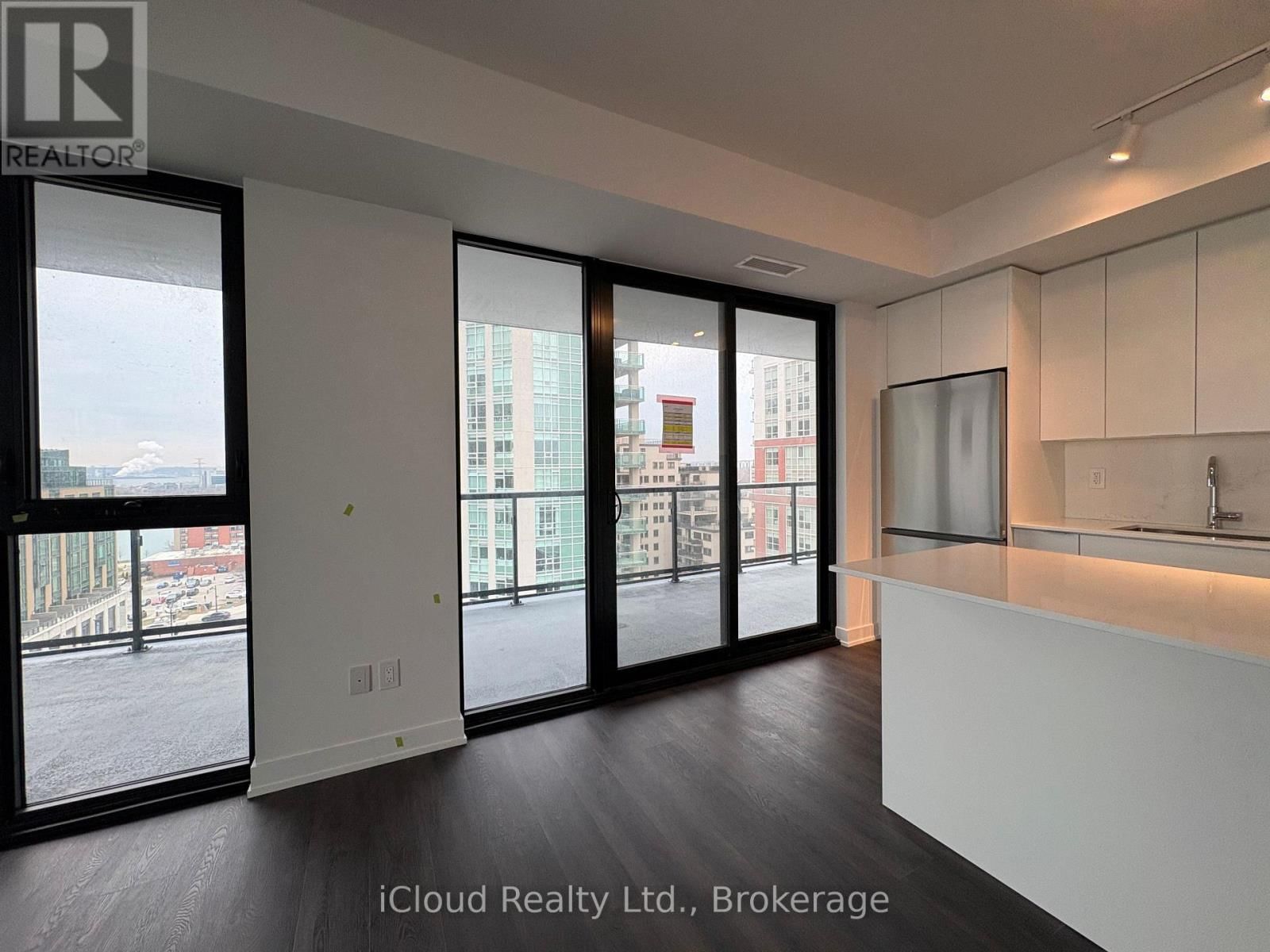 908 - 2075 LAKESHORE ROAD Image 9