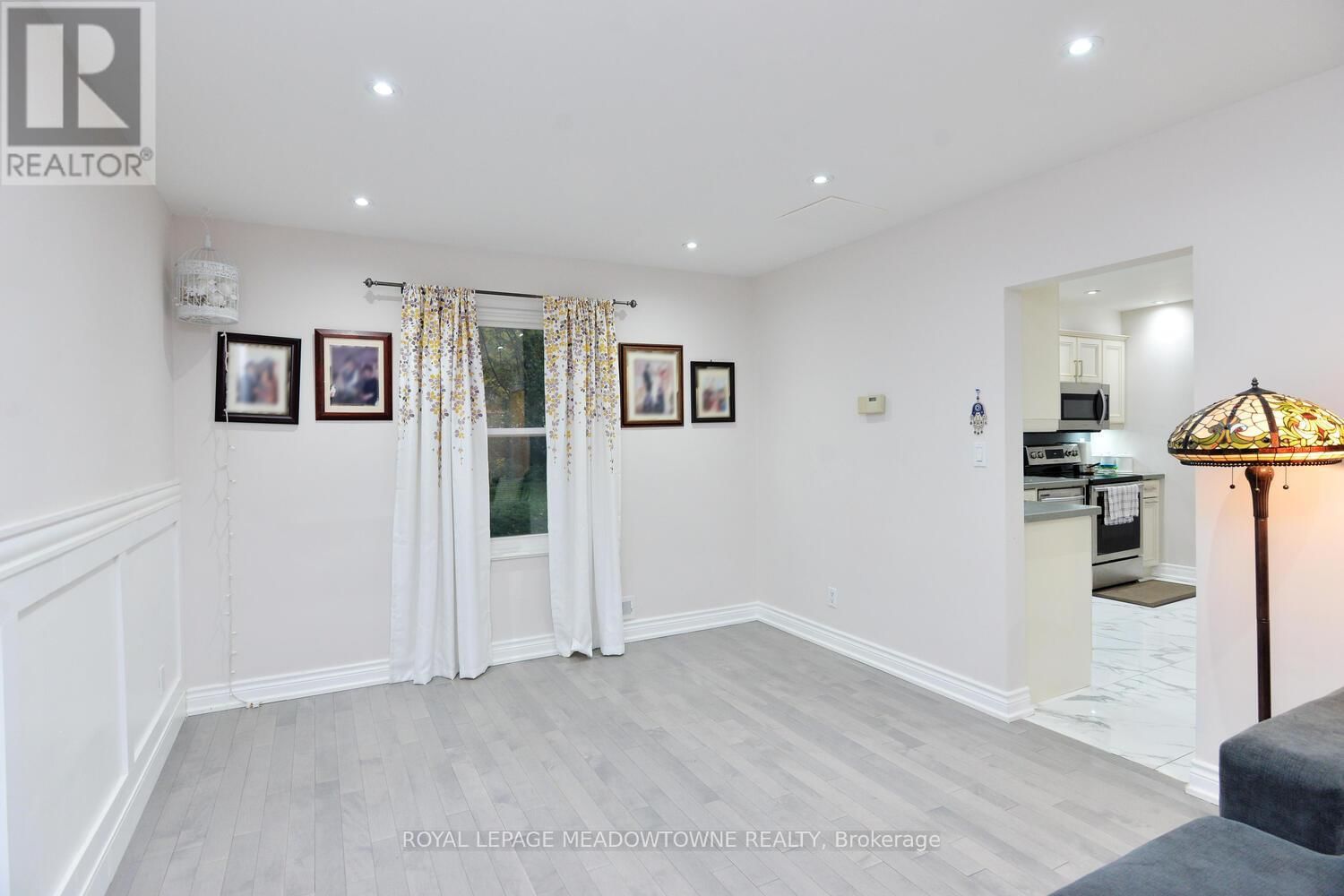 825 NORTH SERVICE ROAD Image 11