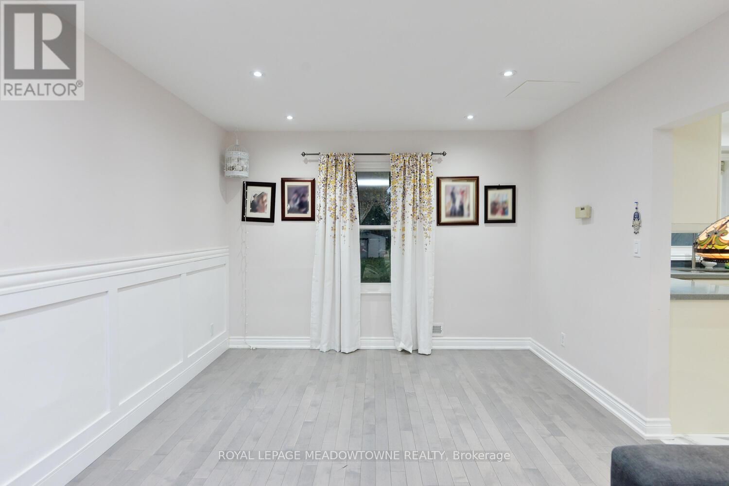 825 NORTH SERVICE ROAD Image 12