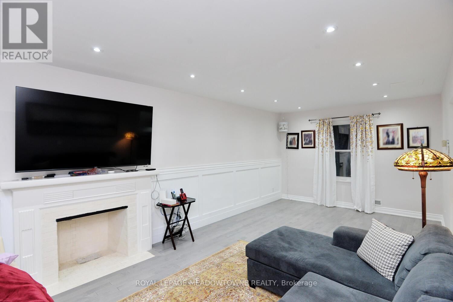 825 NORTH SERVICE ROAD Image 13