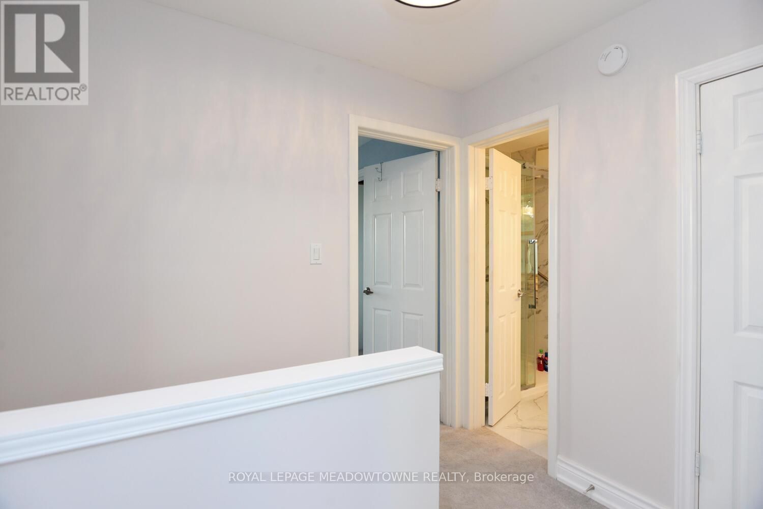 825 NORTH SERVICE ROAD Image 23