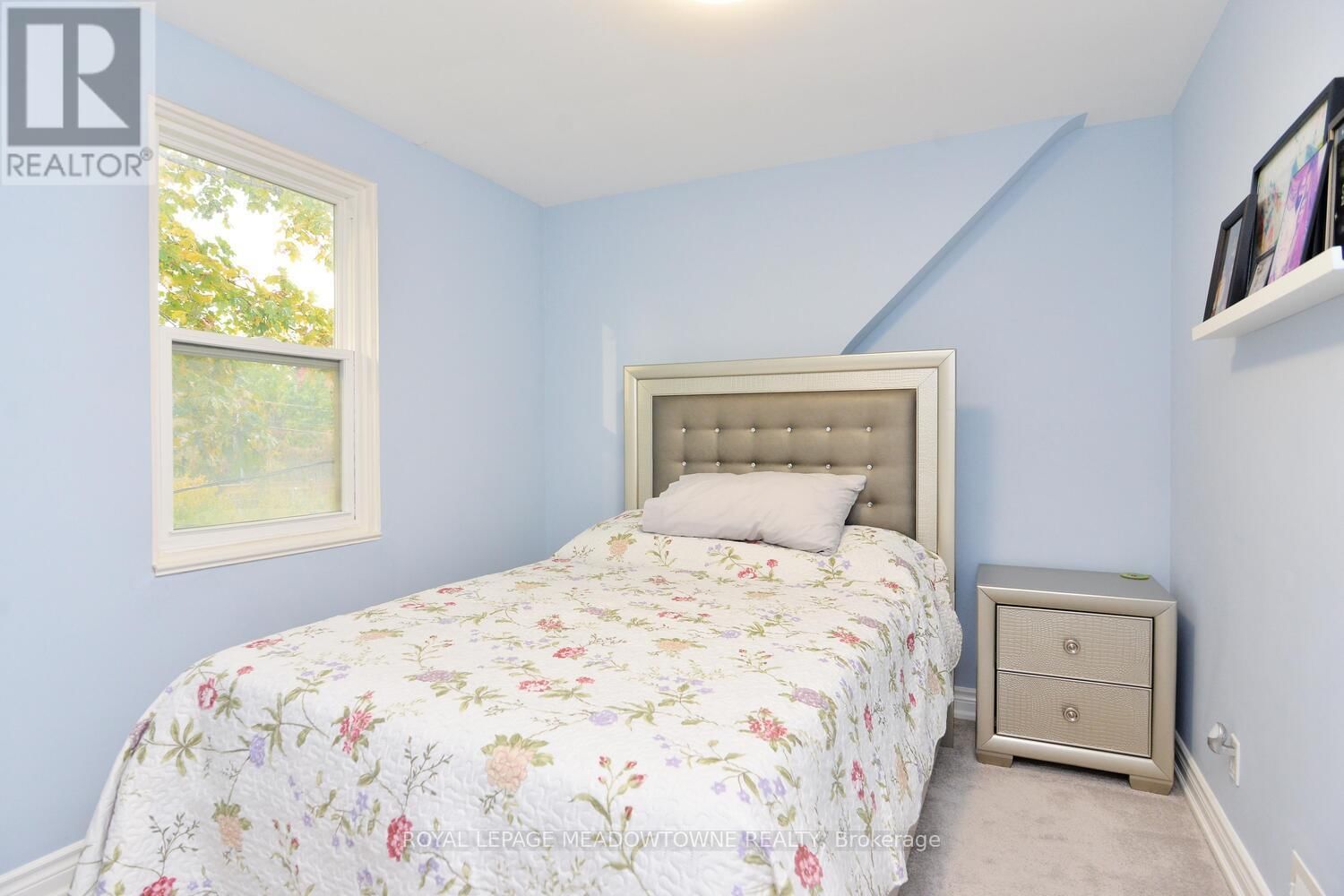 825 NORTH SERVICE ROAD Image 24