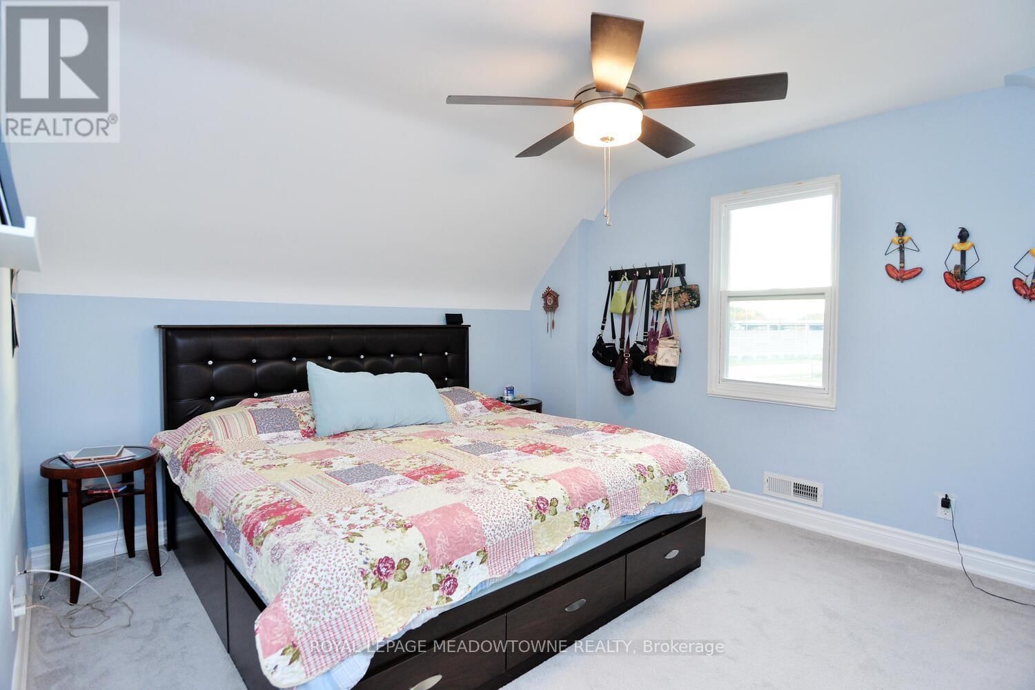 825 NORTH SERVICE ROAD Image 26