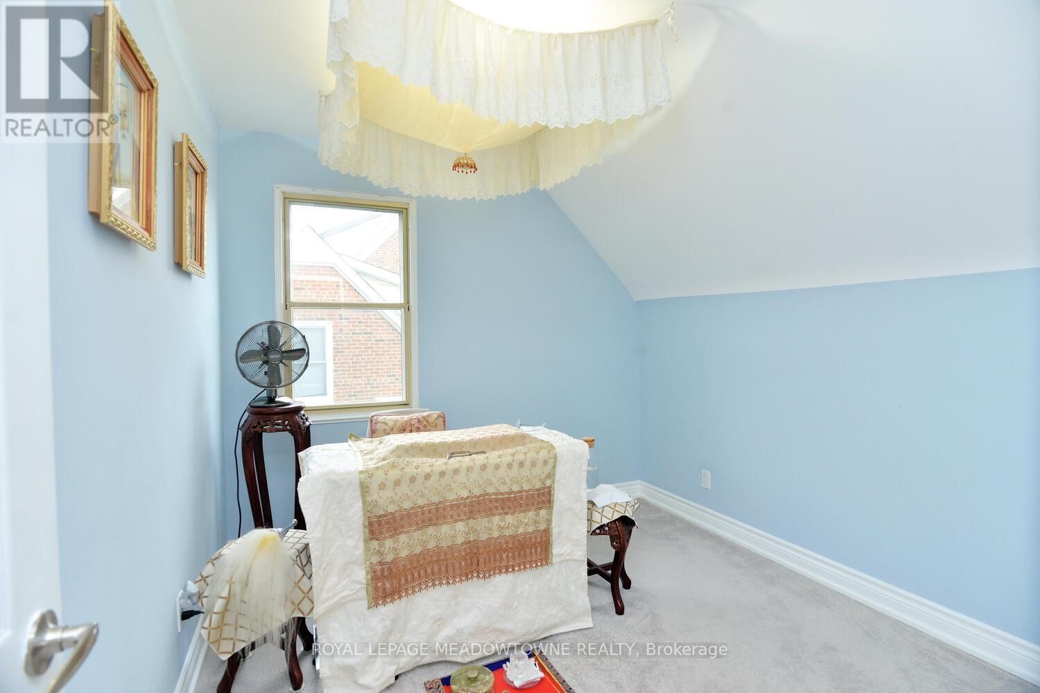 825 NORTH SERVICE ROAD Image 28