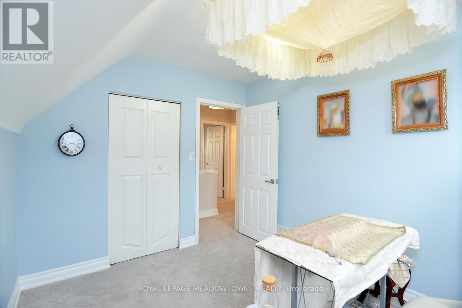 825 NORTH SERVICE ROAD Image 29