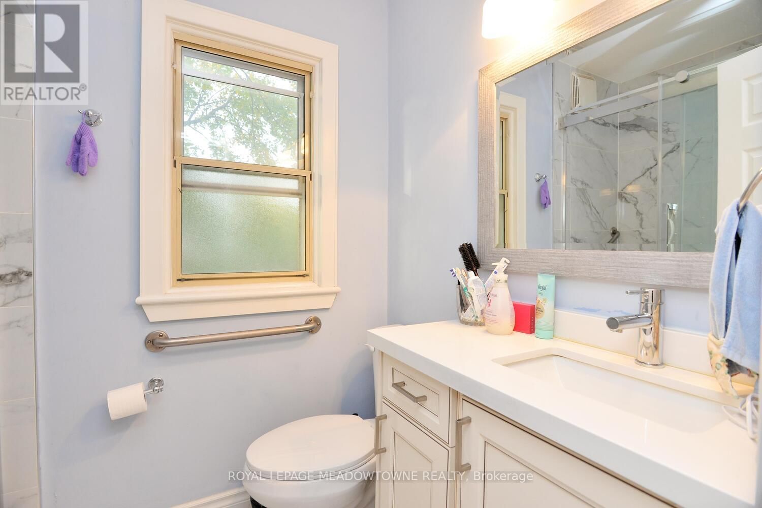 825 NORTH SERVICE ROAD Image 30