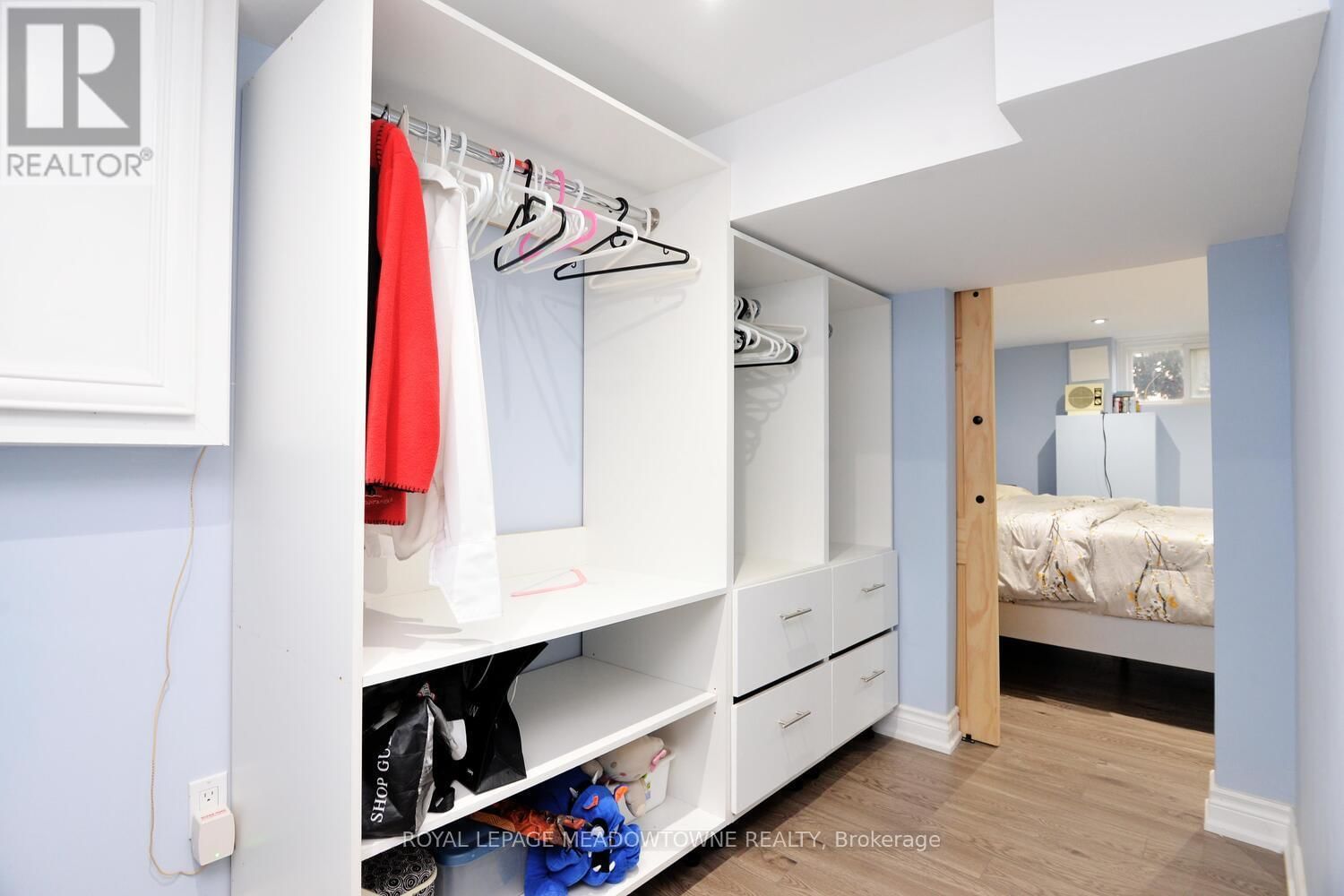 825 NORTH SERVICE ROAD Image 37