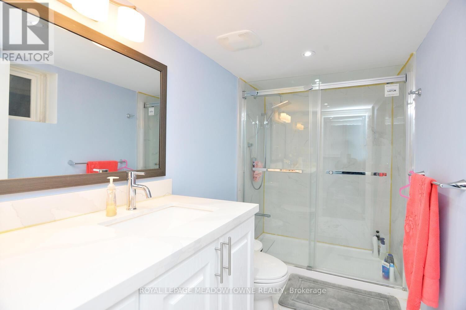 825 NORTH SERVICE ROAD Image 38