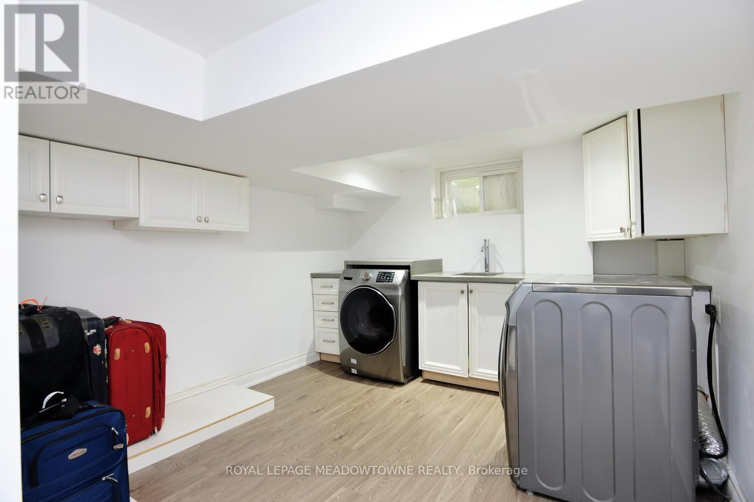 825 NORTH SERVICE ROAD Image 40