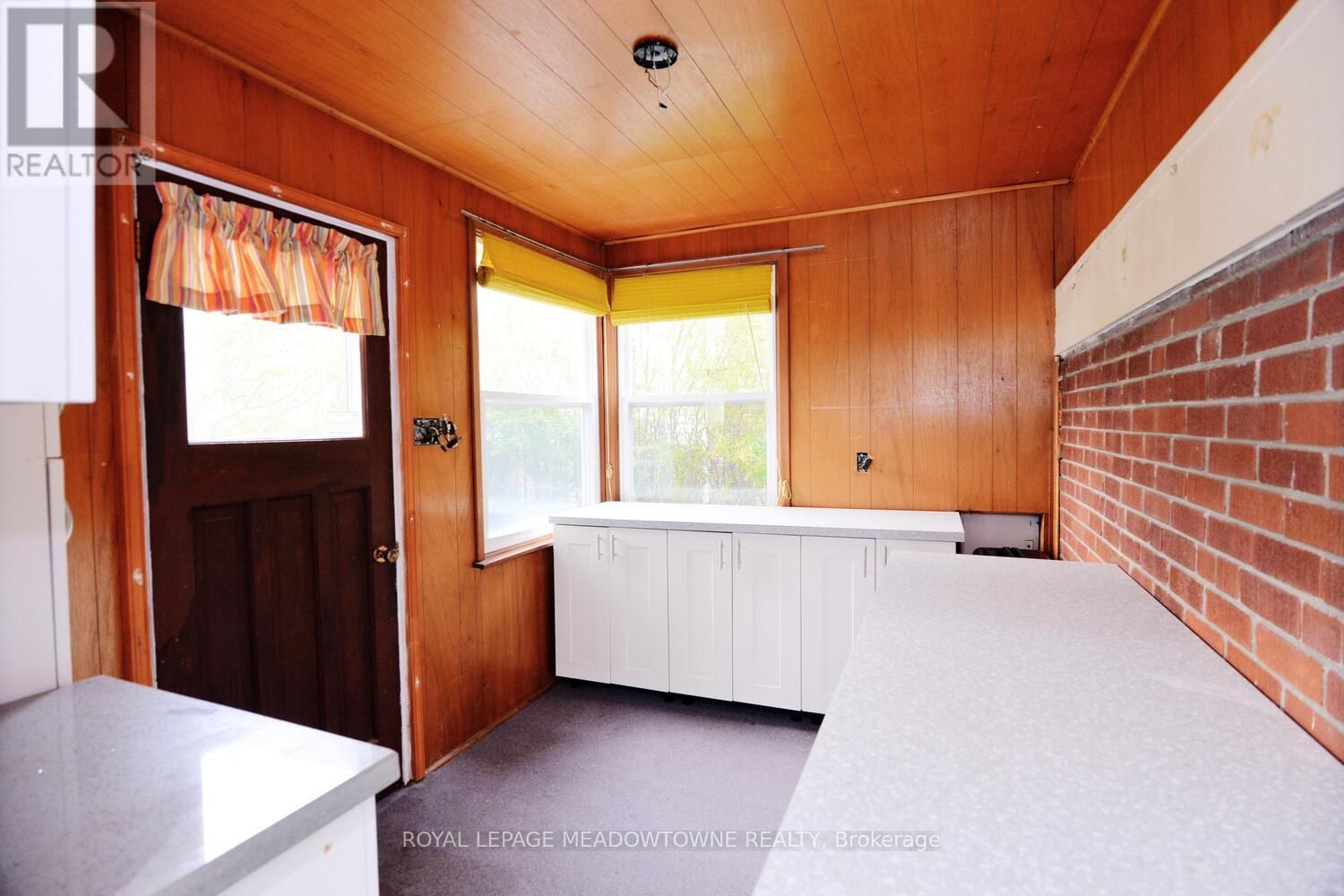 825 NORTH SERVICE ROAD Image 42