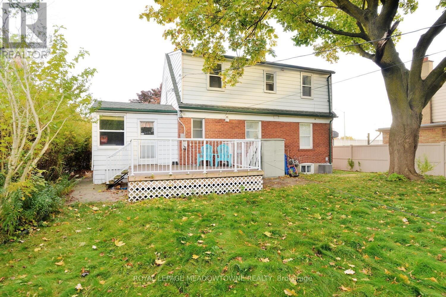 825 NORTH SERVICE ROAD Image 44