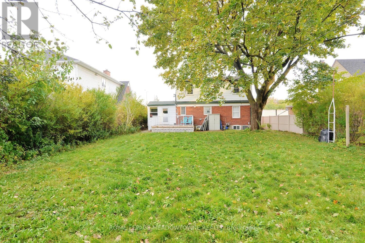 825 NORTH SERVICE ROAD Image 45