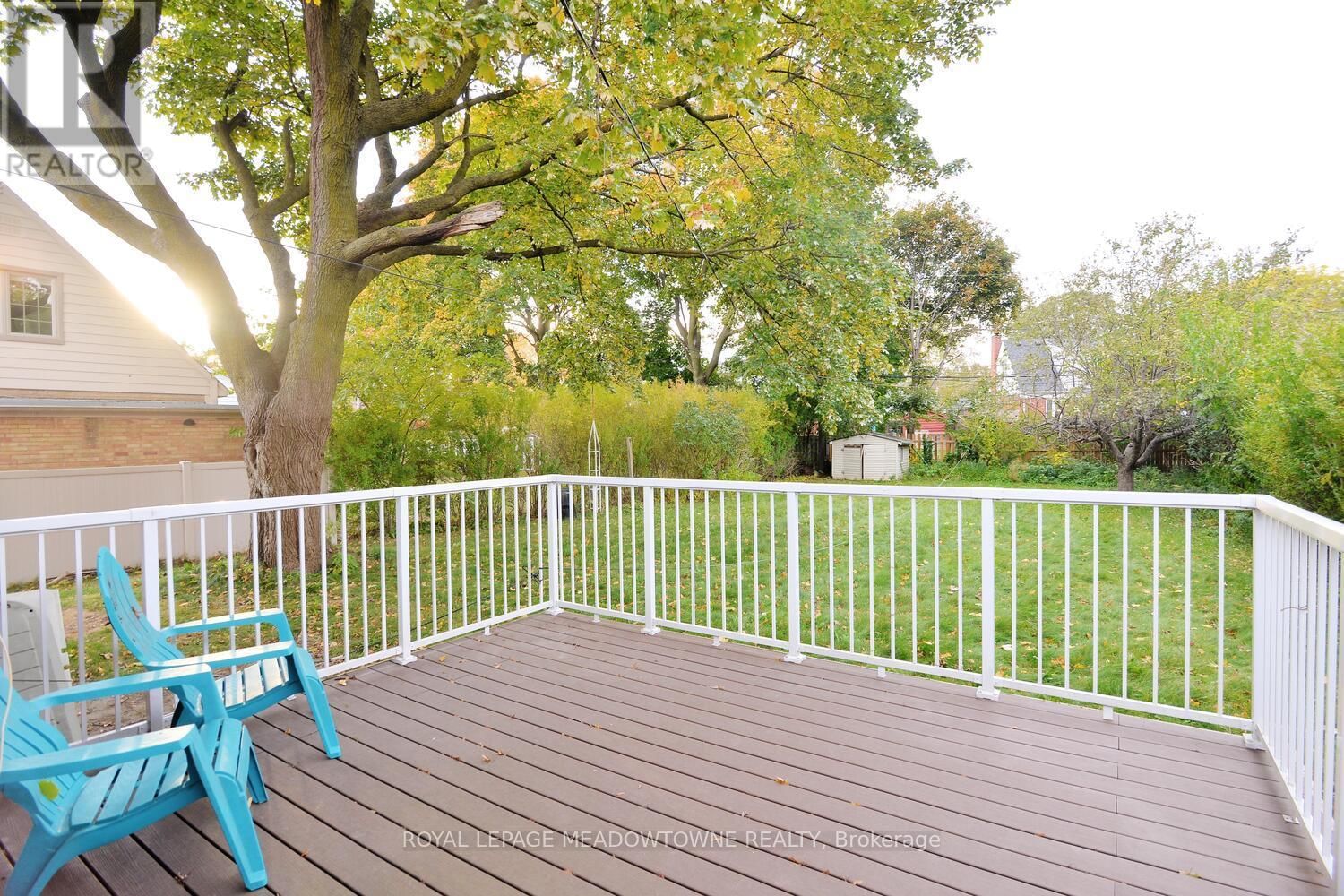 825 NORTH SERVICE ROAD Image 46