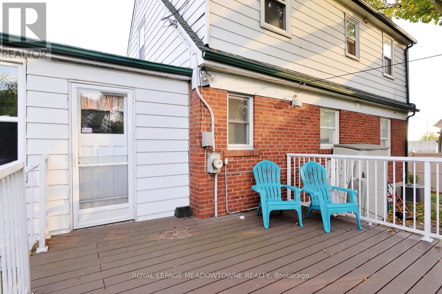 825 NORTH SERVICE ROAD Image 47