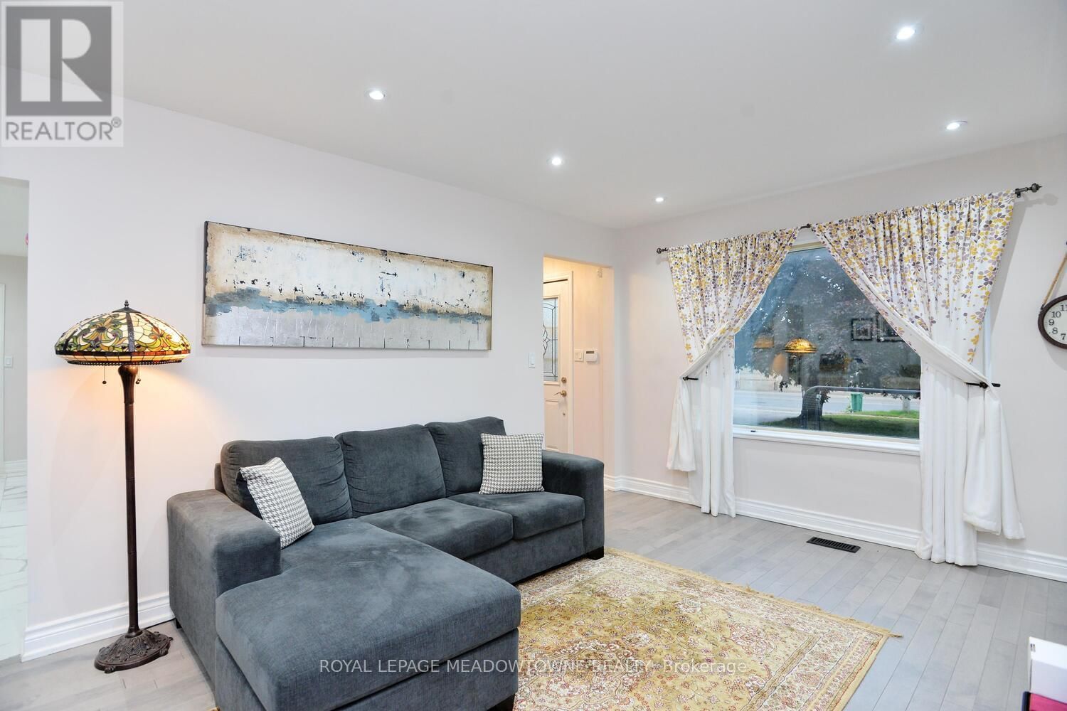 825 NORTH SERVICE ROAD Image 7