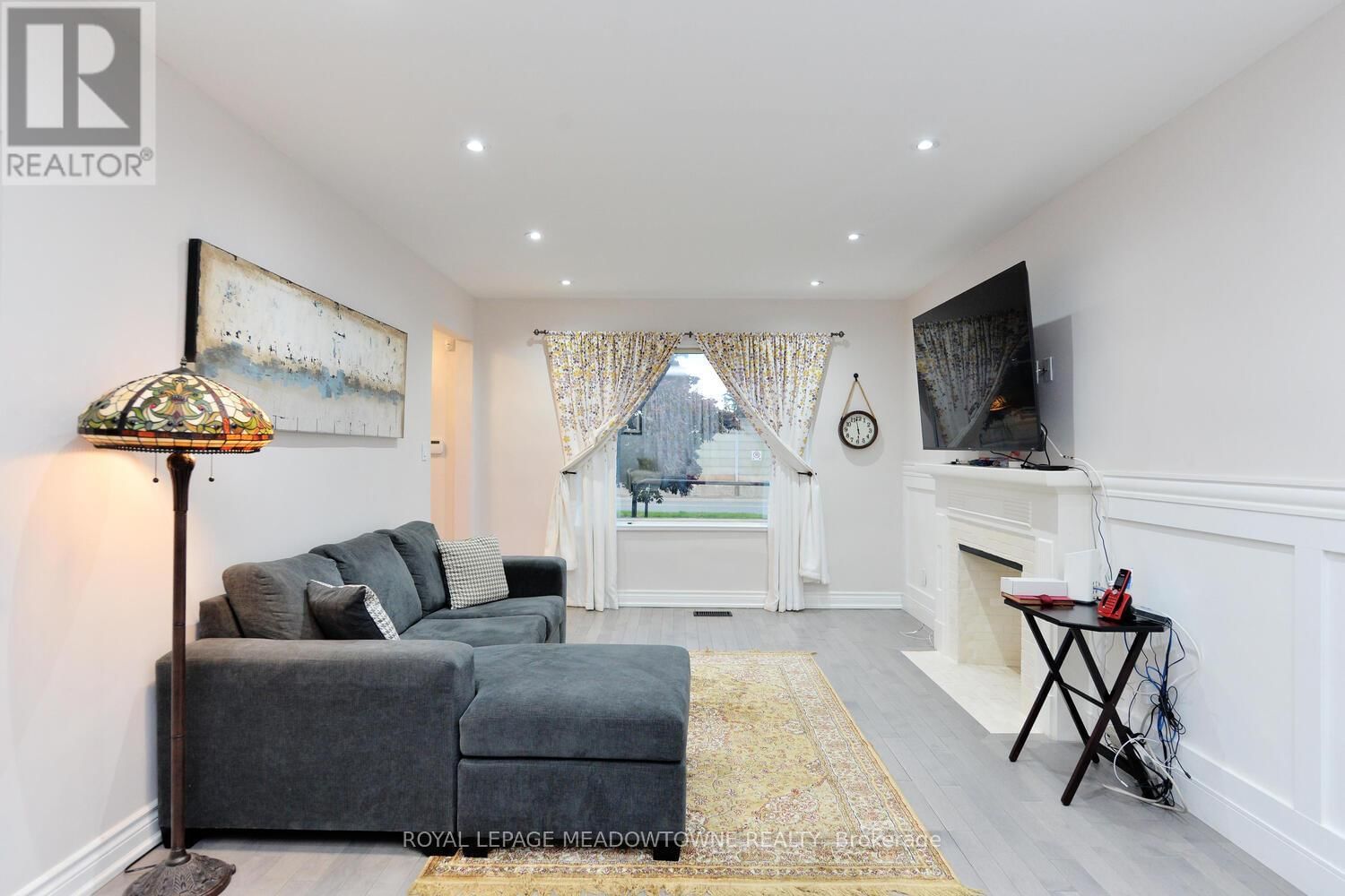 825 NORTH SERVICE ROAD Image 9